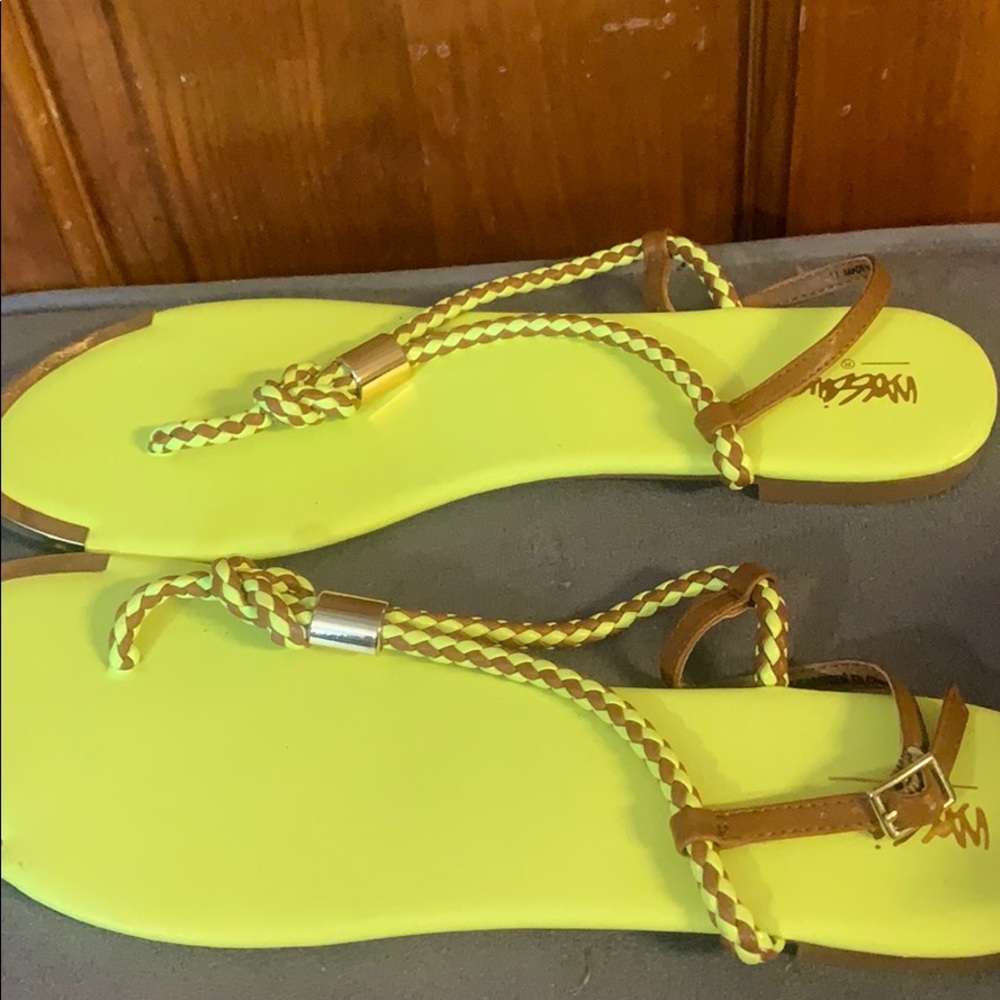 New Mossimo Women’s Sandals 11